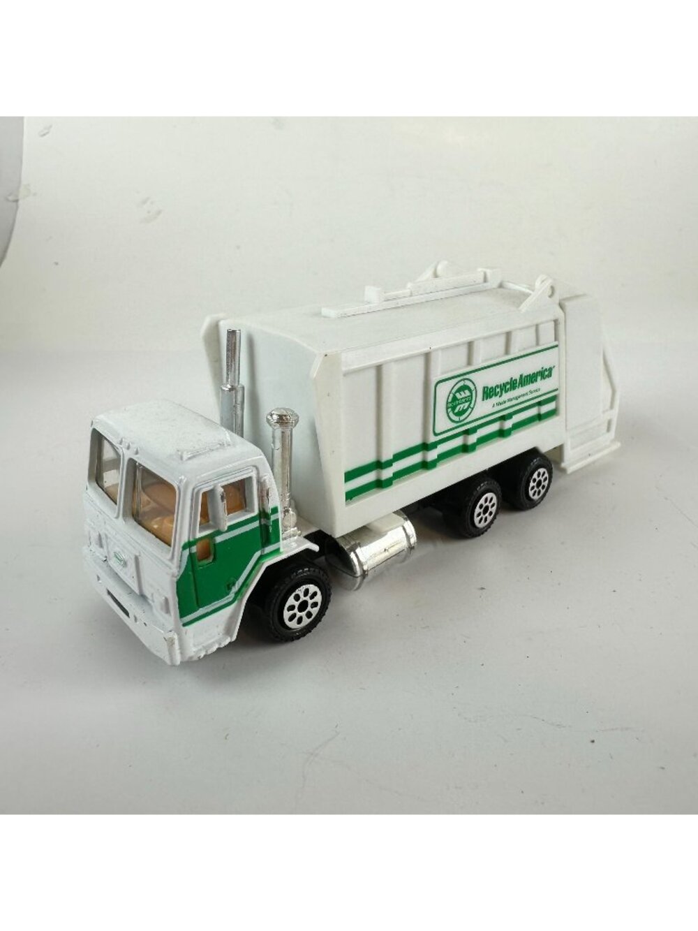 Road Champs Peterbilt Recycle Truck Diecast Toy Model